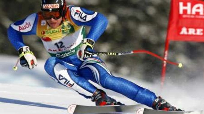 Ital Patrick Staudacher na trati superobřího slalomu na MS ve švédském Aare, kde získal překvapivý titul mistra světa.