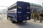 Násilníky z Dillí usvědčí krev na šatech, tvrdí žalobci
