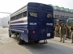 Pěti z šesti mužů, kteří v Dillí znásilnili třiadvacetiletou studentku medicíny, hrozí trest smrti.