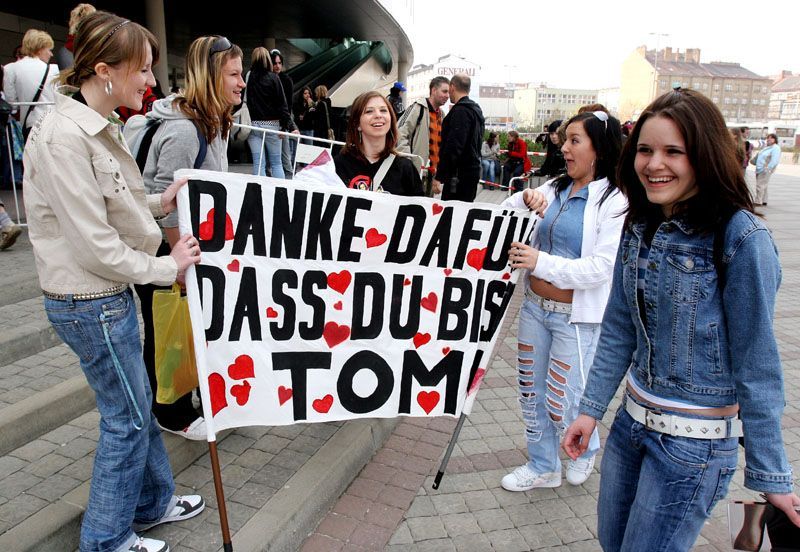 Tokio hotel v Praze - fanynky čekají na koncert