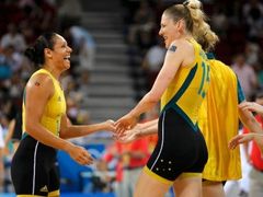 Basketbalisty Austrálie mají důvod k radosti, s přehledem postoupily do bojů o medaile.