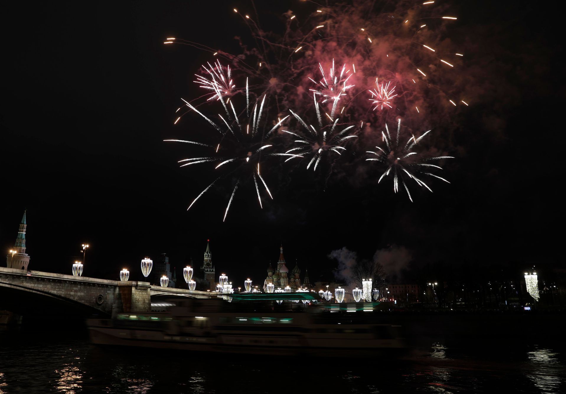 Novoroční ohňostroj nad Moskvou.