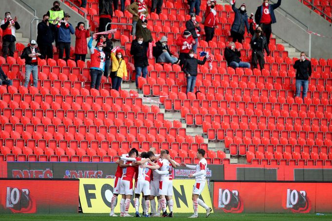 Fanoušci na zápase 30. kola F:L Slavia - Plzeň