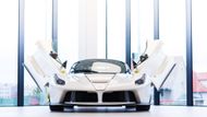 LaFerrari Aperta určené pro jízdu na okruzích vzniklo k 70. výročí založení automobilky Ferrari.