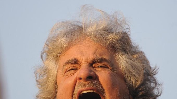 Beppe Grillo na mítinku v Turíně.