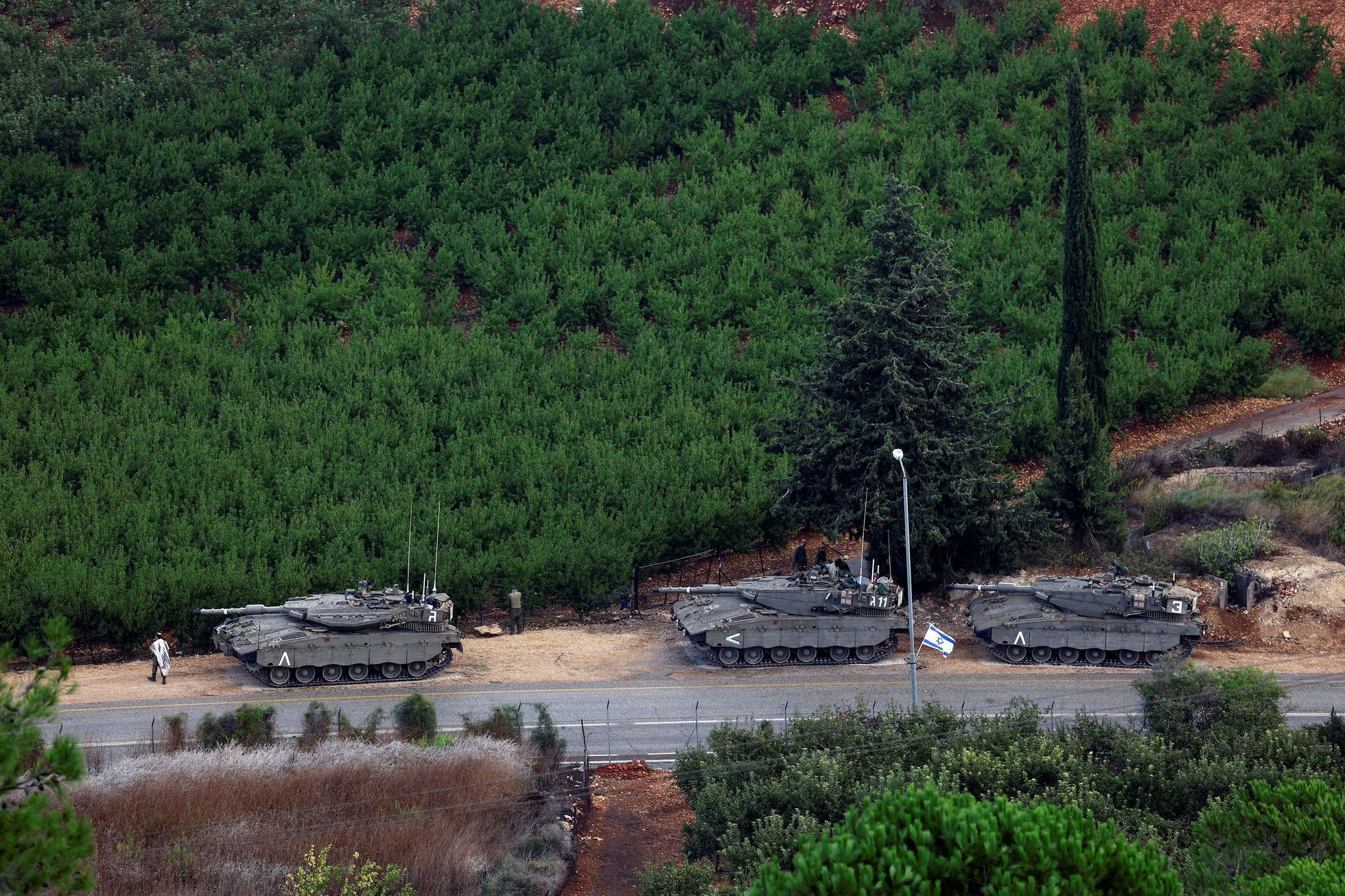Izraelské tanky na hranici s Libanonem.