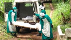 Lékaři pečující o pacienty nakažené ebolou