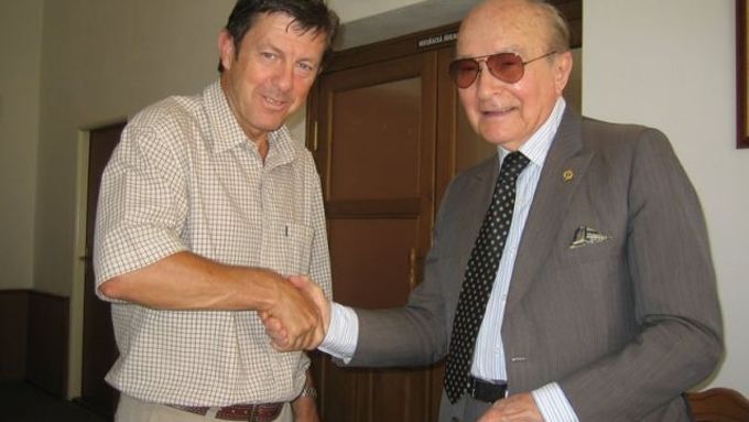 General Knorr (right) and mayor of Ivančice, Knorr´s hometown