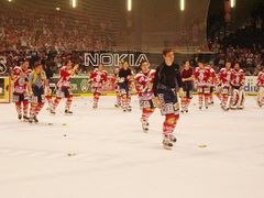 Pardubice si v letošní sezoně příliš hokejové radosti neužijí. Výhra 5:2 nad lídrem z Českých Budějovic se proto musela pořádně oslavit.