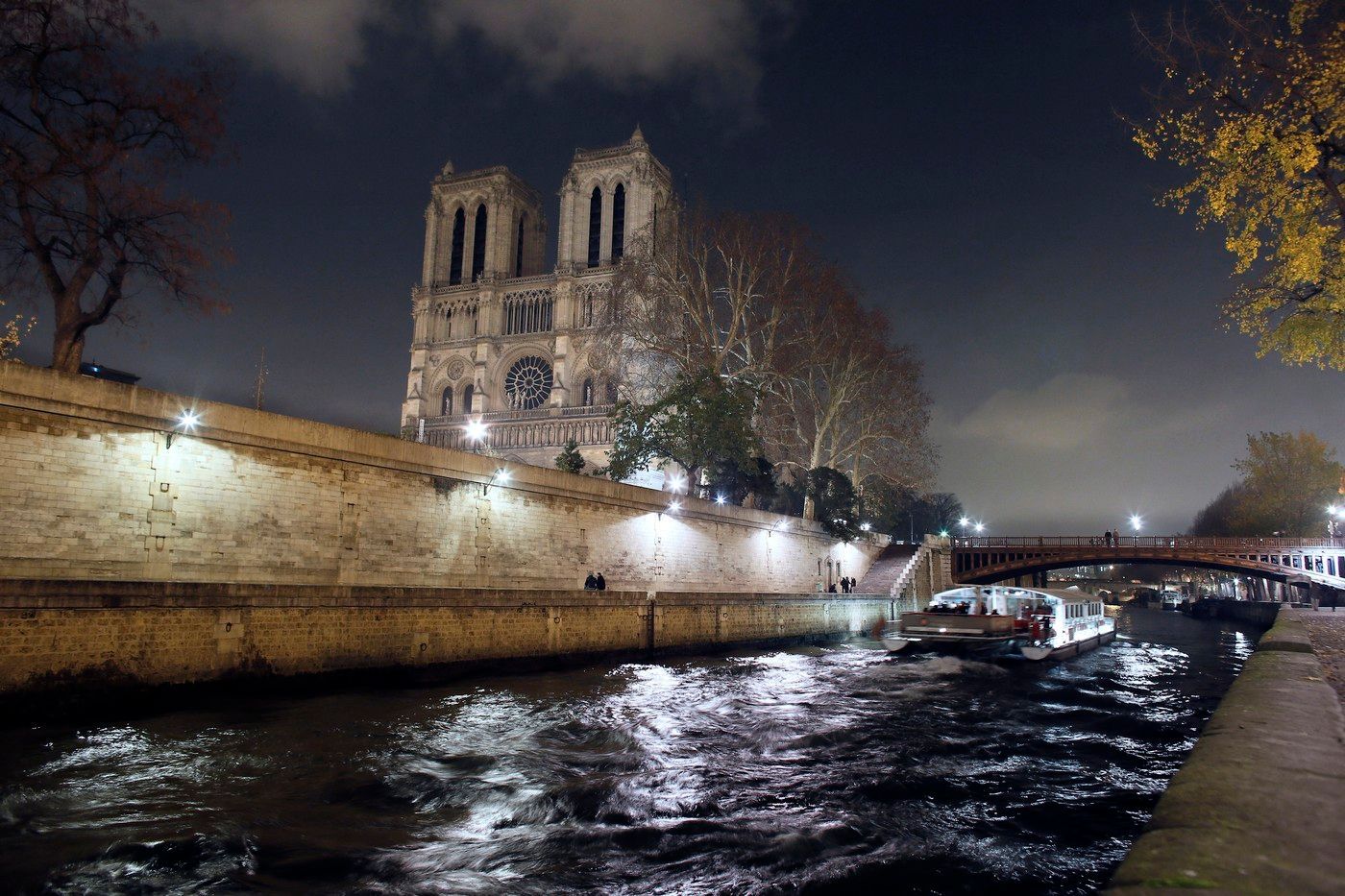 Katedrála Notre-Dame, Notre Dame, Paříž, historie, Zahraničí