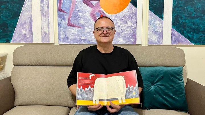 Lipavský ocenil ilustrátora, který vydává české knihy v čínštině. Přeložil i Kytici