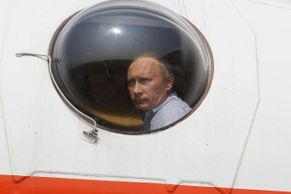 Geroj Putin osobně vyrazil do boje s plameny