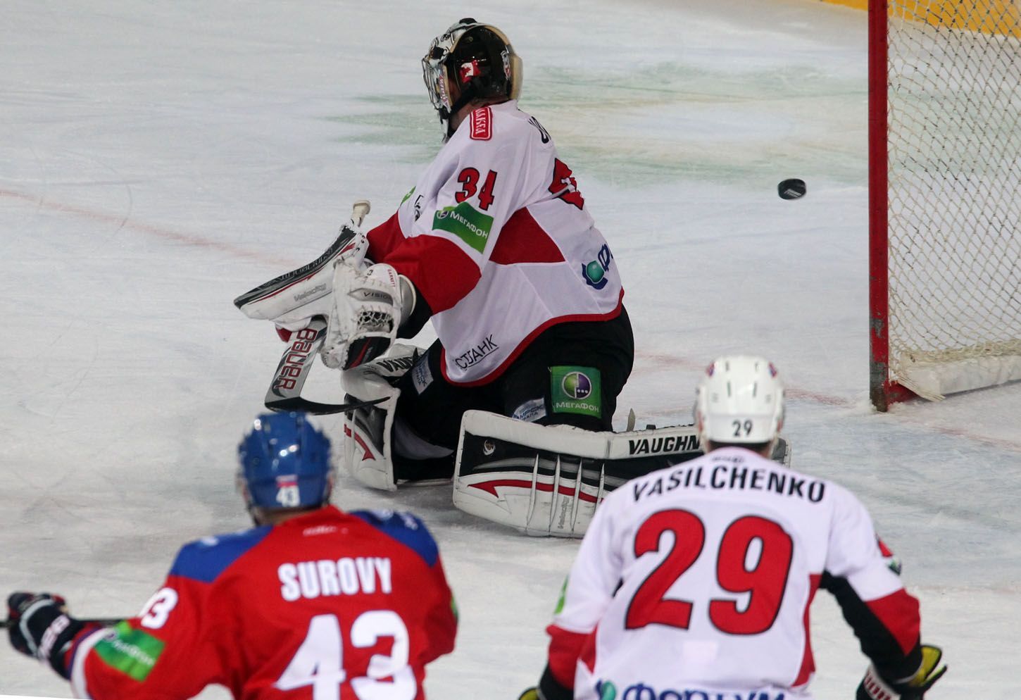 KHL, Lev Praha - Čeljabinsk: Tomáš Surový - Michael Garnett a Alexej Vasilčenko