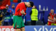 Cristiano Ronaldo na letošním mistrovství Evropy naposledy smutnil. Tentokrát to byly slzy definitivní, Portugalci vypadli s Francií na penalty.