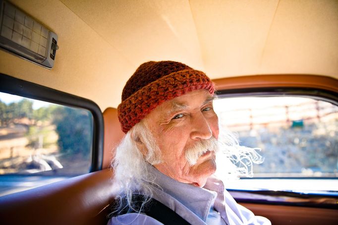 Kytarista a zpěvák David Crosby.