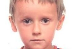 Policie našla osmiletého chlapce, přespal u svého kamaráda