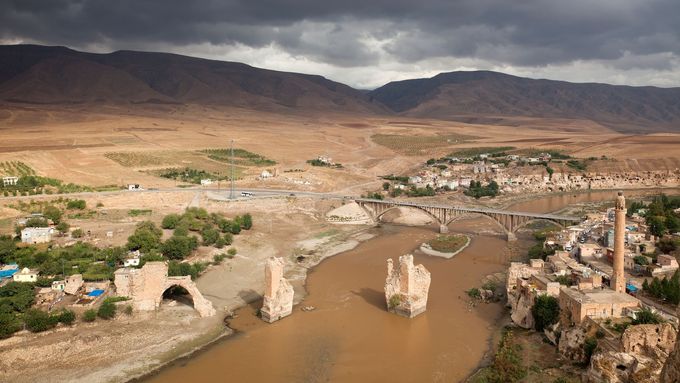 Foto: Starověké město musí ustoupit přehradě. Voda zatopí naleziště i hroby