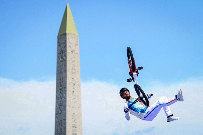 Paris 2024 Olympics - BMX Freestyle - Men's Park Final - La Concorde 2, Paris, France - July 31, 2024. Anthony Jeanjean of France in action during run two. REUTERS/Esa Al