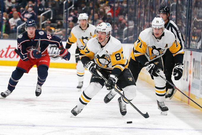 Sidney Crosby v zápase Columbusu s Pittsburghem v NHL 2021/22.