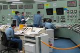 Hlavní operační středisko pro třetí reaktor fukušimské jaderné elektrárny. Z tohoto místa (na archivní fotografii ze září 2010) nyní zaměstnanci elektrárny kontrolují aktuální situaci a rozhodují o následných krocích.