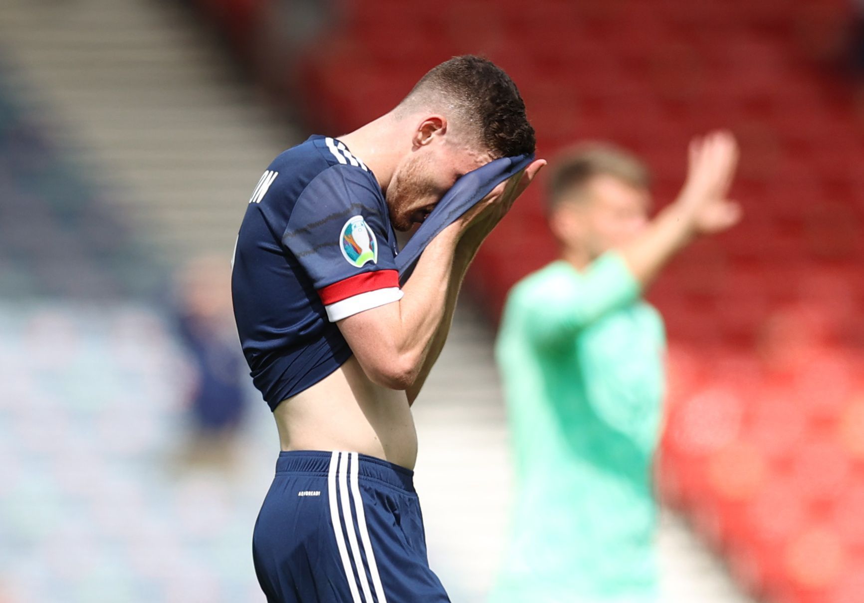Smutný Andrew Robertson po zápase Skotsko - Česko na ME 2020