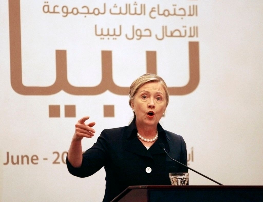 Hillary Clintonová v Abú Zabí - jednání Libyjské kontaktní skupiny