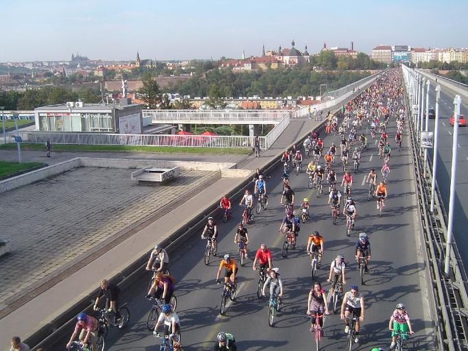 Pedal Power. The Western half of the Nuselský Bridge spanning the Nusle valley belongs to the engineless, if only for a few minutes.