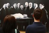 Svět Gottfrieda Helnweina je prý hyperrealisticky krutý a ironický zároveň. V galerii Rudolfinum