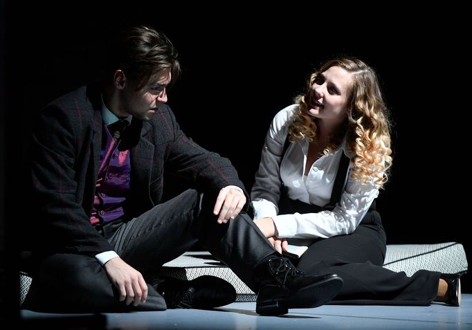 Vít Hofmann v hlavní roli Jakuba Fabiana a Stanislava Hajduková jako Cornelie.