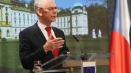 Van Rompuy uvedl, že Česká republika v současné době nesplňuje všechna kritéria pro vstup do eurozóny.