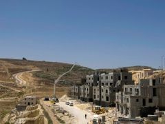 Rozšiřování židovských osad na západním břehu Jordánu se nelíbí Spojeným státům ani Evropské unii.