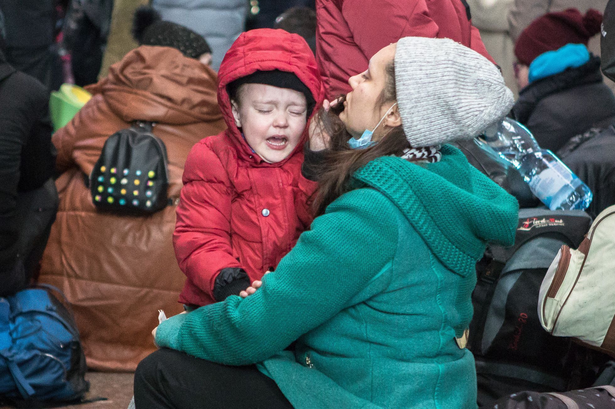 Válka na Ukrajině - nádraží Lvov, uprchlíci, děti, ukrajinci, humanitární krize