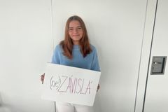 Tři měsíce čekala v kojeňáku na adopci. Naučila jsem se neplakat, říká Karolína