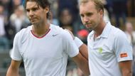 Rafael Nadal a jeho přemožitel Belgičan Steve Darcis.