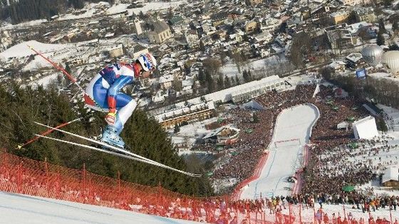 Nebezpečný, ale krásný. Legendární Hahnenkamm obrazem