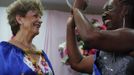 Miss Elderly 2012 Neide Vieira Lapastina (L), 68, is crowned by a woman during an awards ceremony at a beauty contest for elderly women in honour of Mother's Day, in Sao Paulo May 10, 2012. The event was held to promote greater self-esteem among senior citizens, according to organizer Nilton Guedes. REUTERS/Nacho Doce (BRAZIL - Tags: SOCIETY) Published: Kvě. 11, 2012, 3:11 dop.