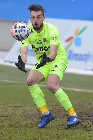 Martin Šustr v dresu Brna při utkání s Olomoucí v sezoně 2020/2021