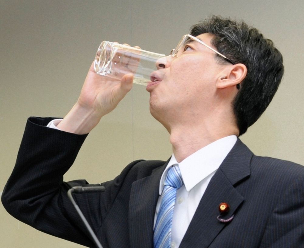Japonský poslanec vypil vodu z Fukušimského reaktoru