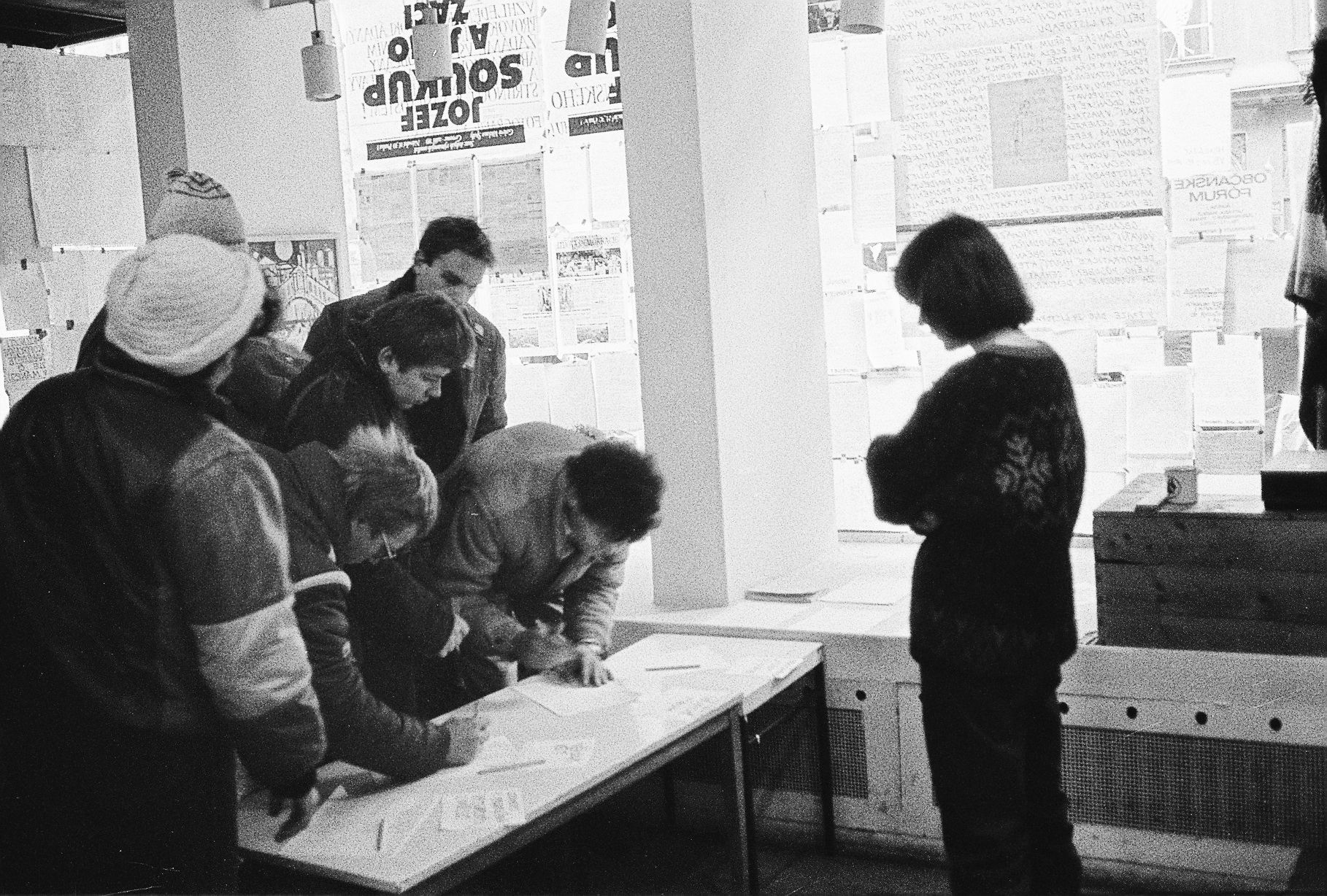 Jednorázové užití / Fotogalerie / Unikátní fotografie ze zákulisí Václava Havla z období Sametové revoluce