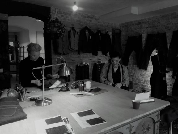 Karolína doufá, že se do oděvní firmy na jaře vrátí a svou stáž dokončí.