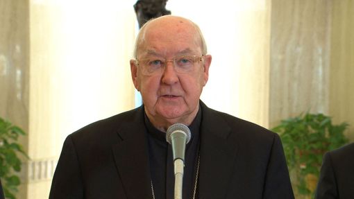 Kardinál Kevin Farrell.