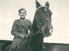 Miloš Krorr jako dragoun před válkou