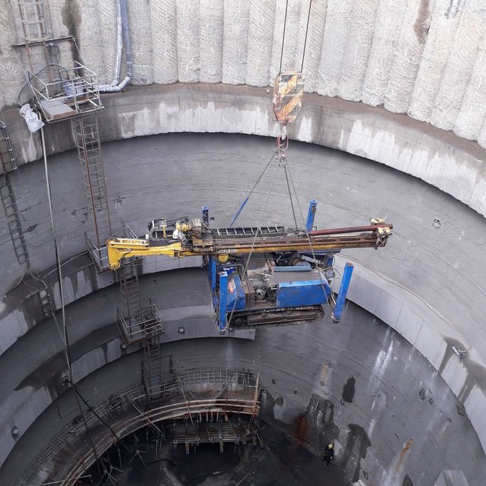 Geologický průzkum pro metro D - lokalita PAD1b v místě sjezdu z ulice 5. května do ulice Na Strži.