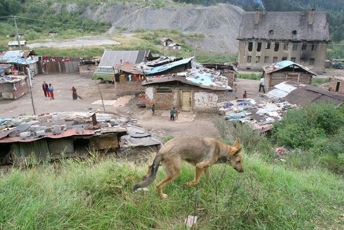 Rudňany. Pod výsypkou zavřeného dolu žije v chatrčích pět set lidí