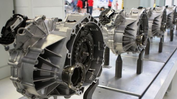 Továrna nyní vyrábí automatické převodovky.