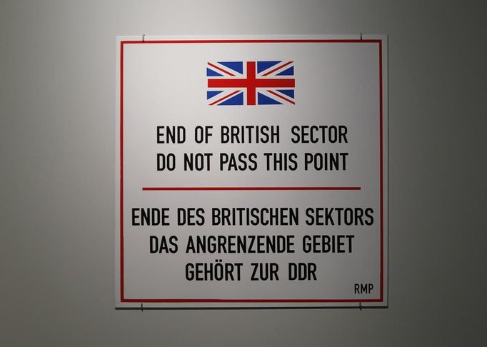 Konec britského sektoru. Historická cedule z muzea v Berlíně.