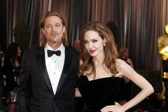 Angelina Jolie chtěla adoptovat tři syrské sirotky. Brad Pitt jí to zatrhl