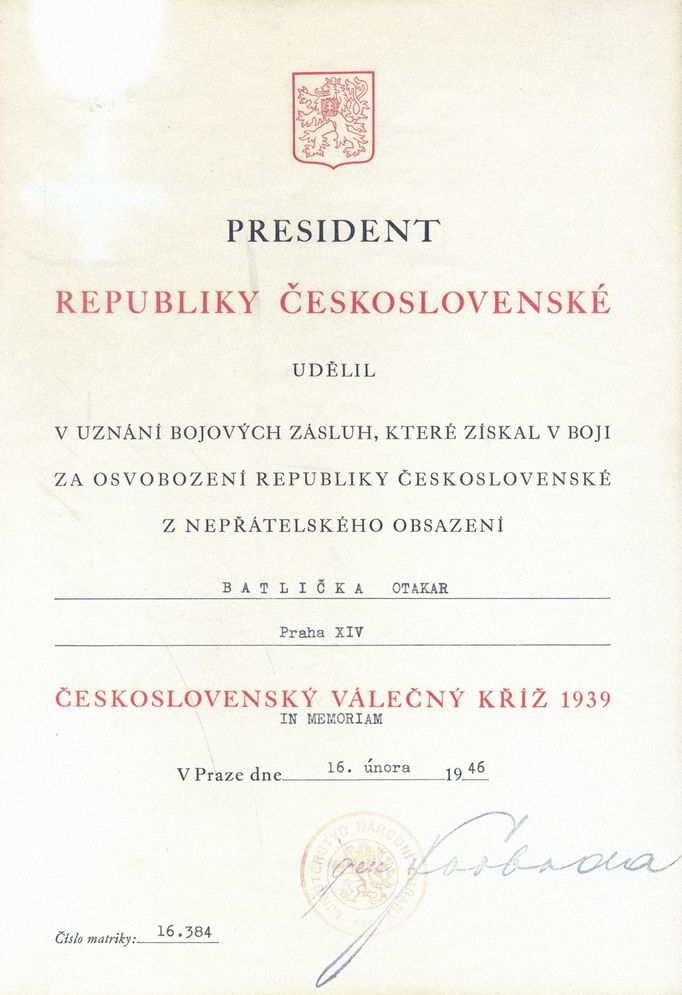 Čs. válečný kříž 1939 in memoriam udělený Batličkovi prezidentem dr. E. Benešem a podepsaný ministrem národní obrany arm. gen. Ludvíkem Svobodou.