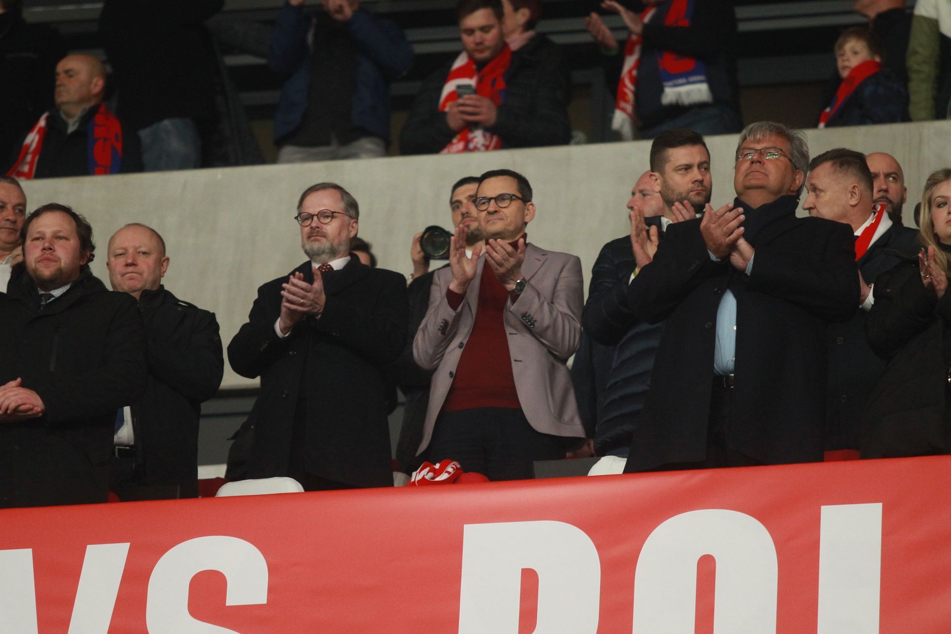 Petr Fiala a Mateusz Morawiecki sladují kvalifikaci ME 2024 Česko - Polsko