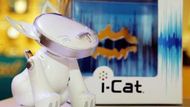 Elektronická kočička I-Cat od firmy hasbro se umí hýbat do ryxtmu a zpívat písničky, které se do ní dají uložit ve formátu MP3